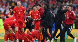 登贝莱荣膺金球奖：足球界新星的争议与时代选择